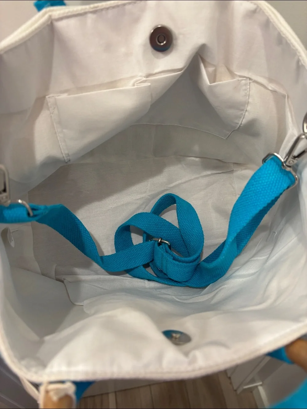 NWT Sol and Mer Beaded Crab Beach Tote Bag in White and Turquoise